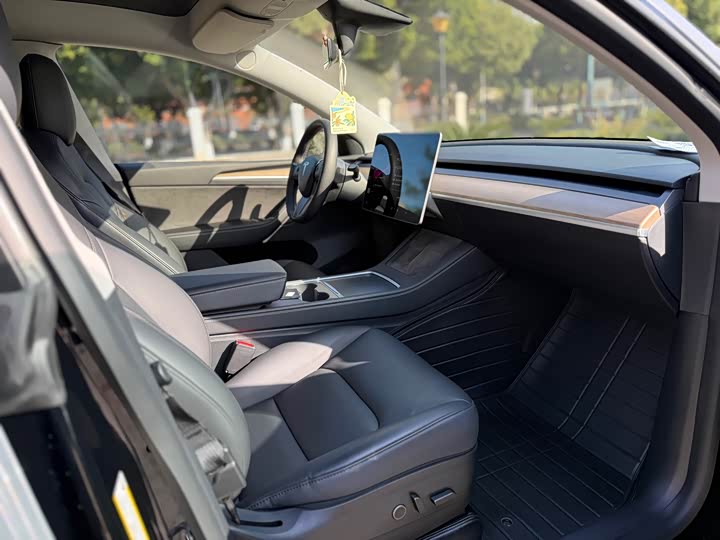 Фото 10 - Tesla Model Y