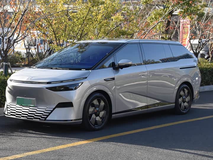 Фото 1 - XPeng X9