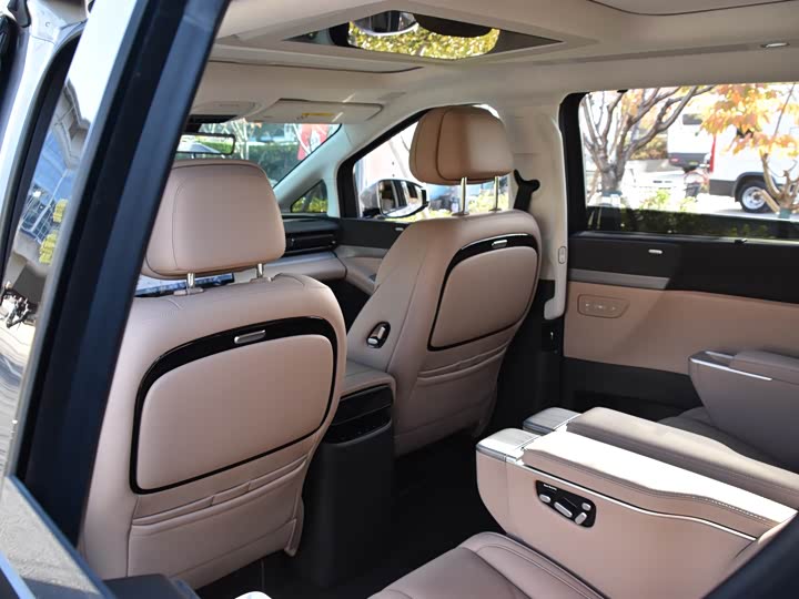 Фото 11 - XPeng X9