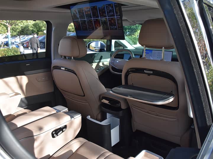 Фото 13 - XPeng X9