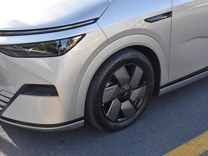 Фото 6 - XPeng X9