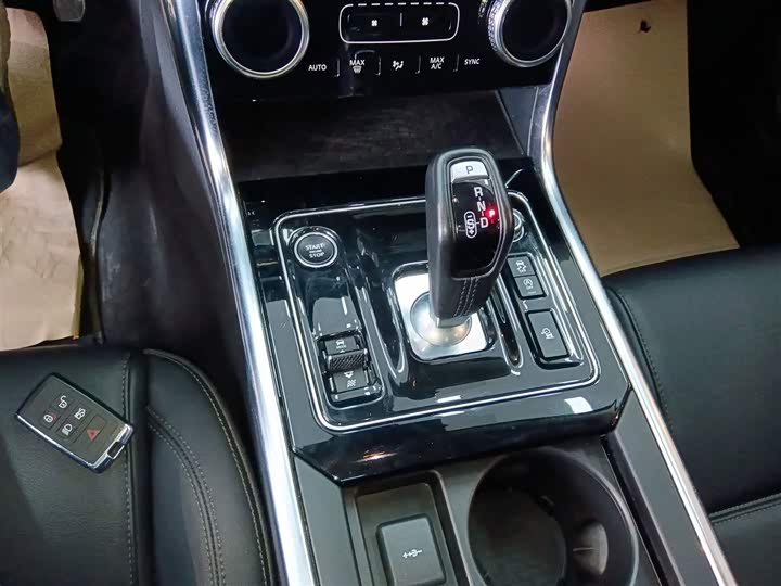 Фото 14 - Jaguar XE L