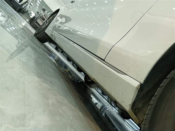 Фото 21 - Jaguar XE L