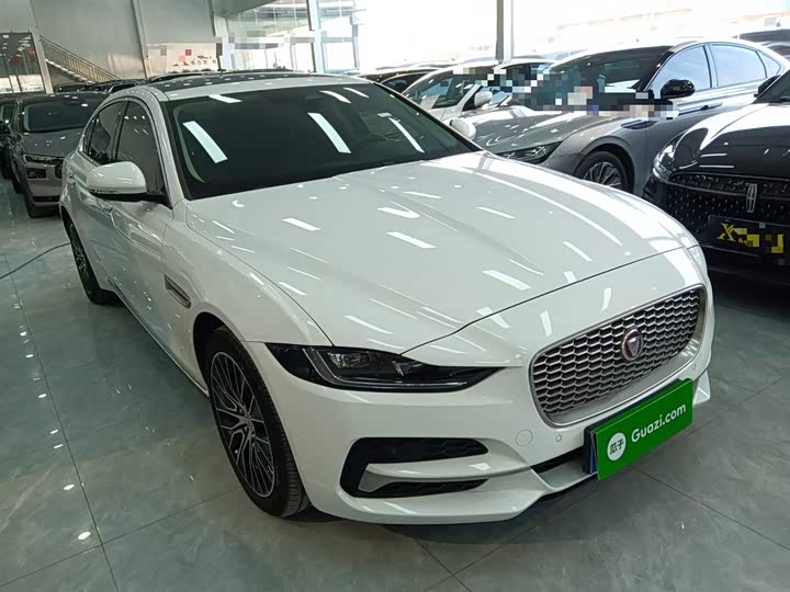 Фото 4 - Jaguar XE L