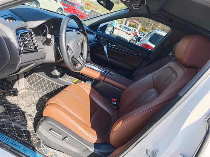 Фото 11 - Honda UR-V