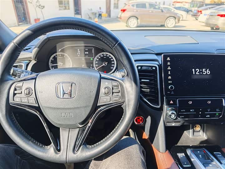 Фото 9 - Honda UR-V