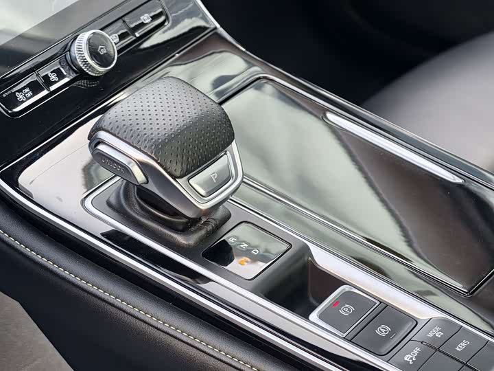 Фото 11 - Roewe i6 Max EV