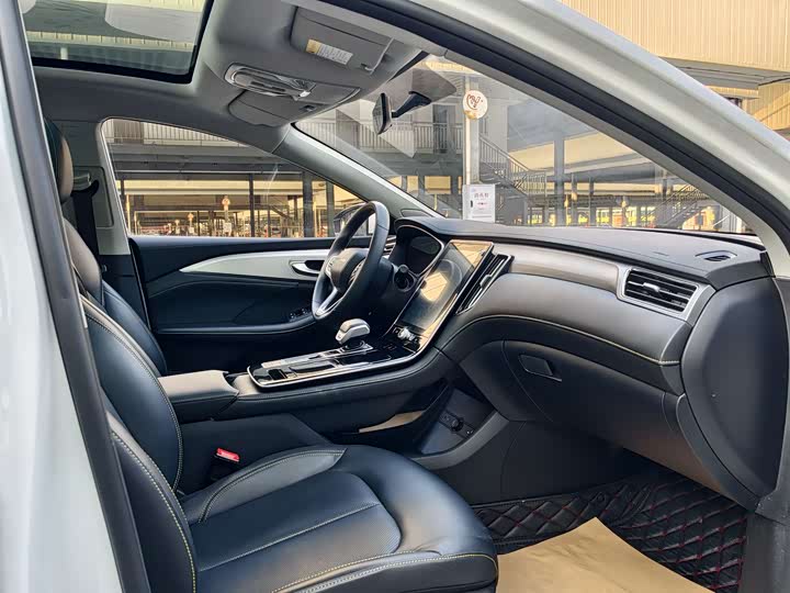 Фото 13 - Roewe i6 Max EV