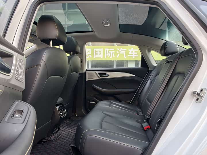 Фото 14 - Roewe i6 Max EV