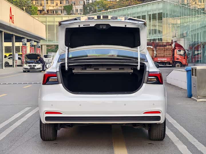 Фото 17 - Roewe i6 Max EV