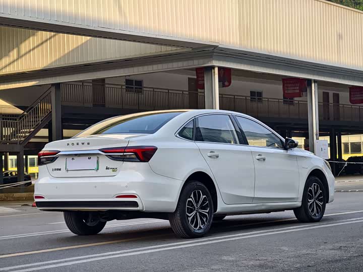 Фото 18 - Roewe i6 Max EV