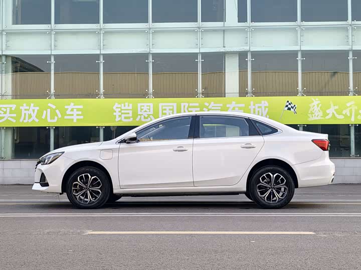 Фото 22 - Roewe i6 Max EV