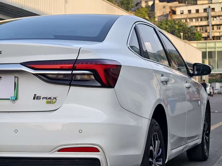 Фото 23 - Roewe i6 Max EV