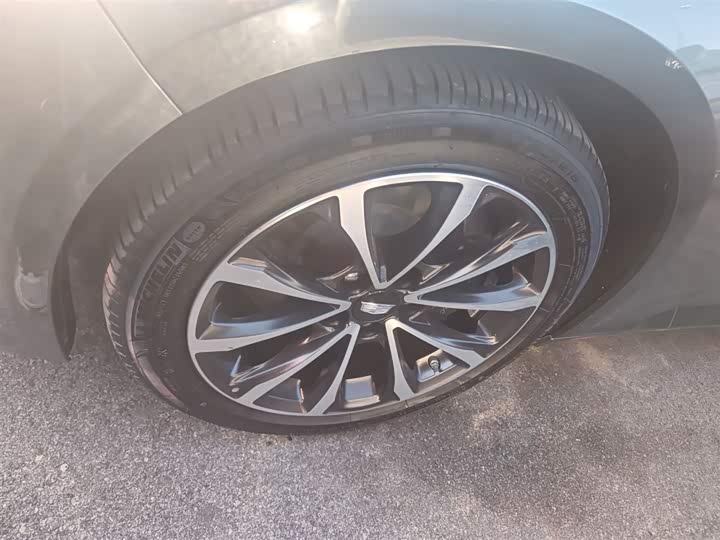 Фото 23 - Cadillac CT5