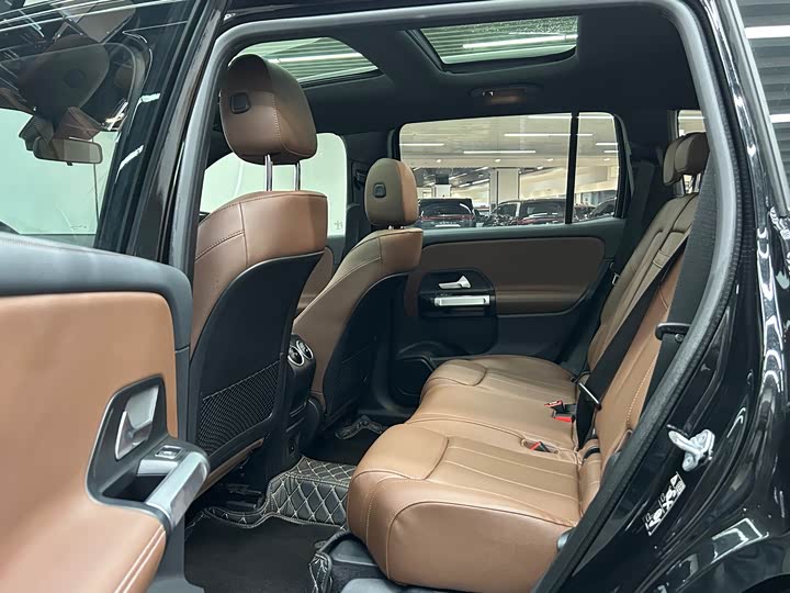 Фото 12 - Mercedes-Benz GLB-Class