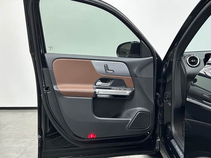 Фото 7 - Mercedes-Benz GLB-Class