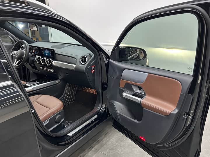 Фото 8 - Mercedes-Benz GLB-Class