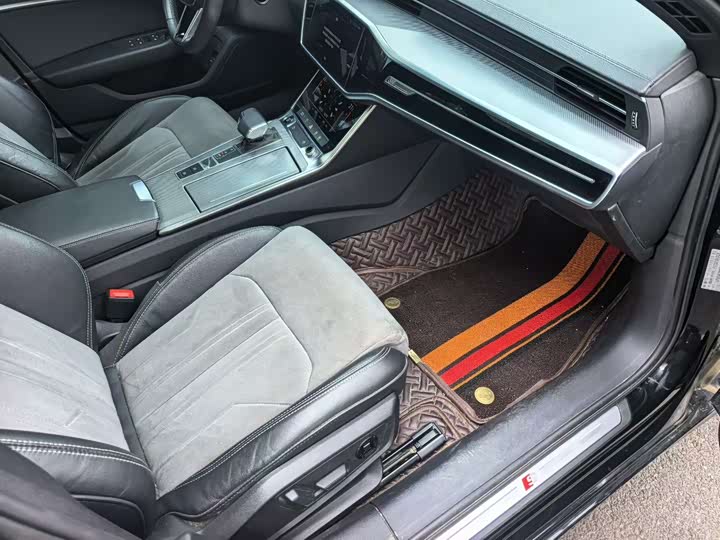 Фото 5 - Audi A6L