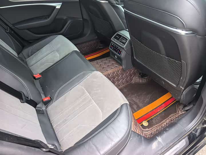 Фото 7 - Audi A6L