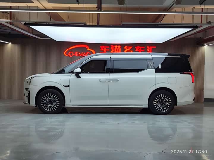 Фото 3 - Zeekr 009