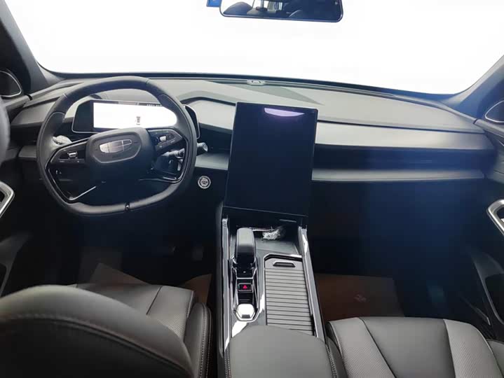 Фото 12 - Geely Atlas