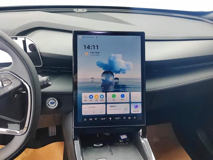 Фото 13 - Geely Atlas