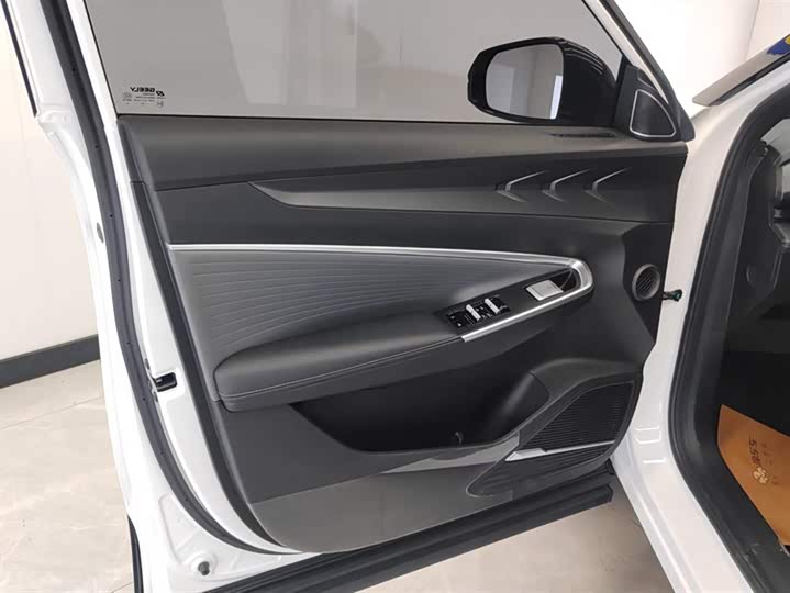 Фото 7 - Geely Atlas