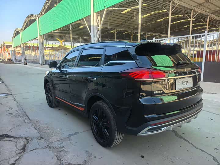 Фото 4 - Geely Atlas