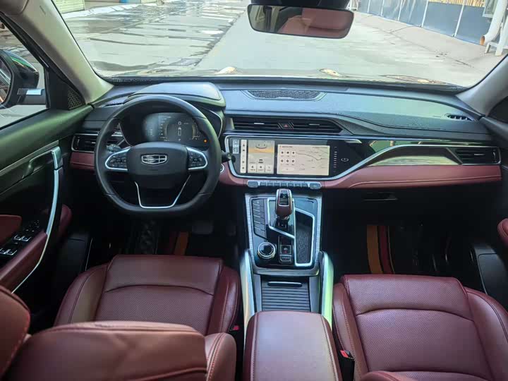 Фото 8 - Geely Atlas