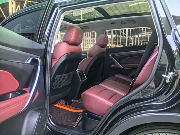 Фото 9 - Geely Atlas