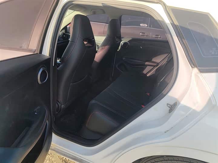 Фото 17 - BYD E2