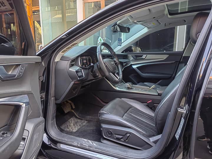 Фото 4 - Audi A6L