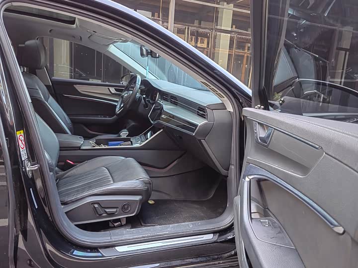 Фото 6 - Audi A6L