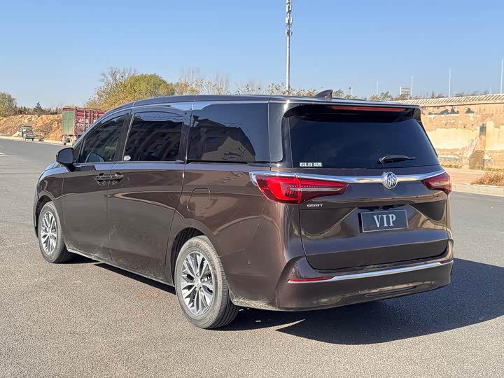 Фото 9 - Buick GL8 ES