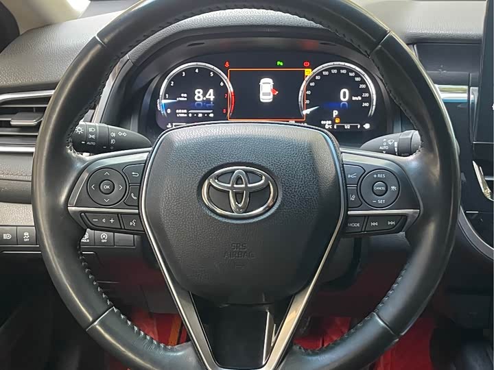 Фото 10 - Toyota Camry