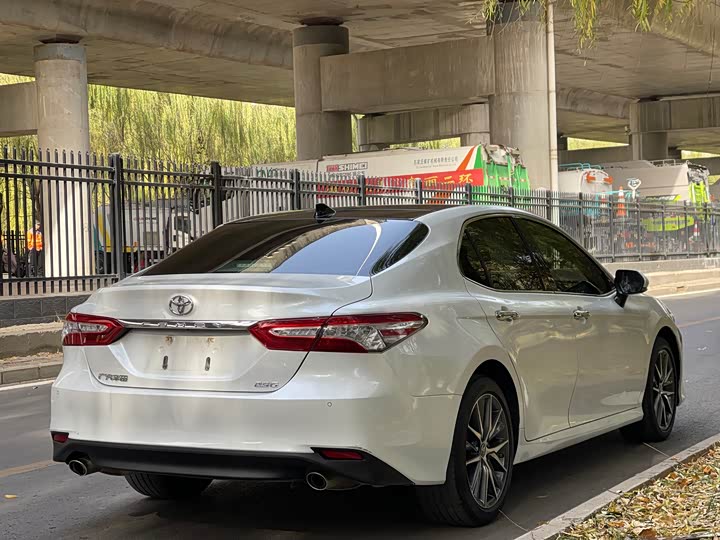 Фото 15 - Toyota Camry