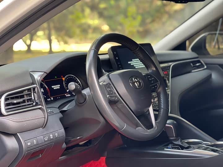 Фото 4 - Toyota Camry