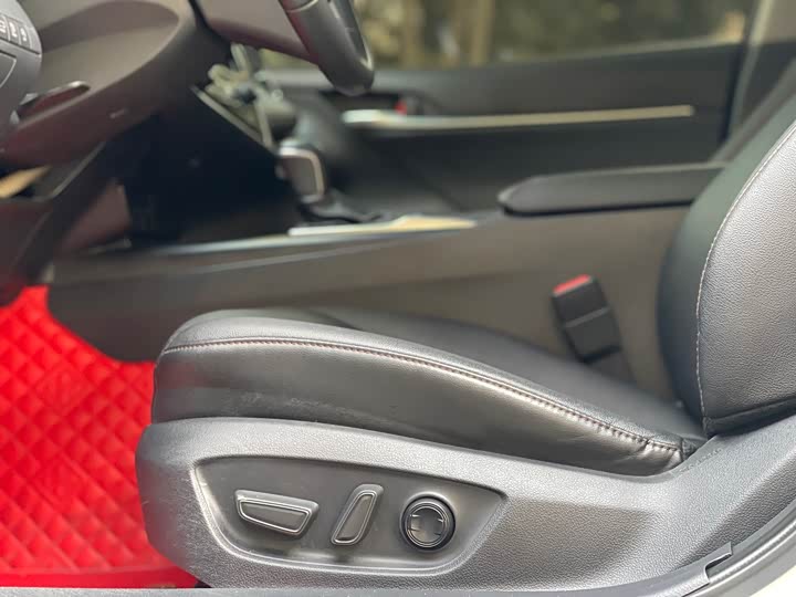 Фото 5 - Toyota Camry