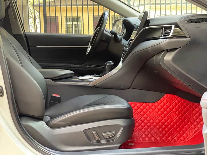 Фото 6 - Toyota Camry