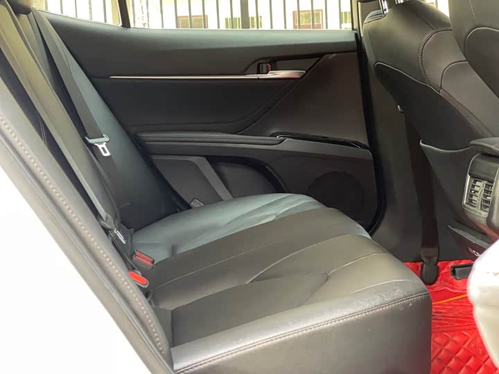 Фото 7 - Toyota Camry