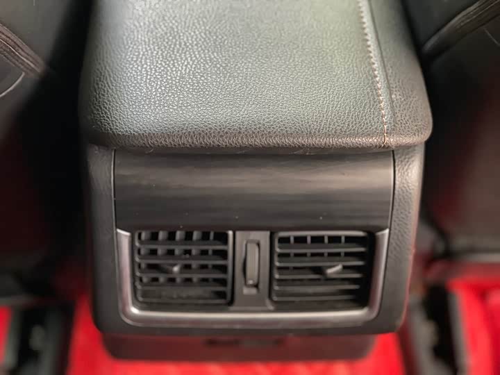 Фото 8 - Toyota Camry