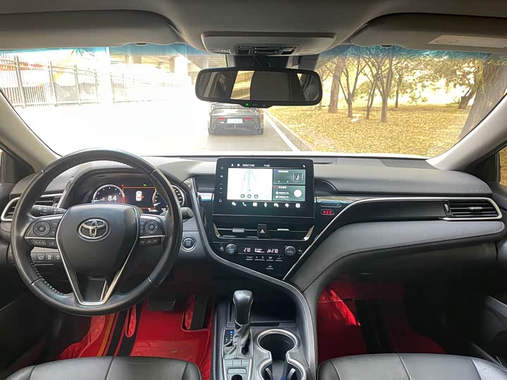 Фото 9 - Toyota Camry