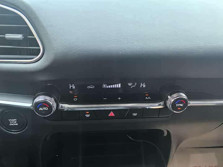 Фото 12 - Mazda CX-30