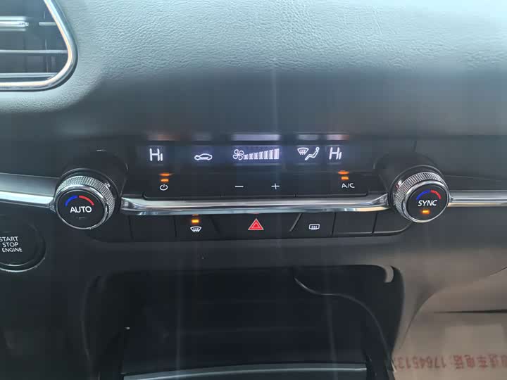 Фото 16 - Mazda CX-30