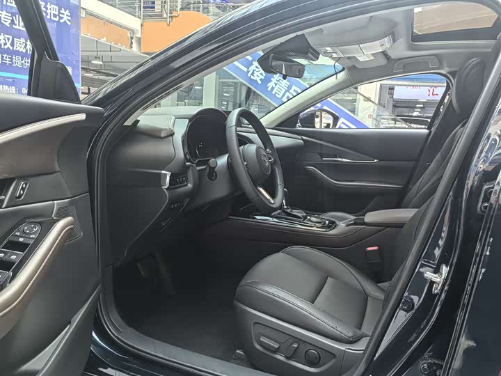 Фото 9 - Mazda CX-30