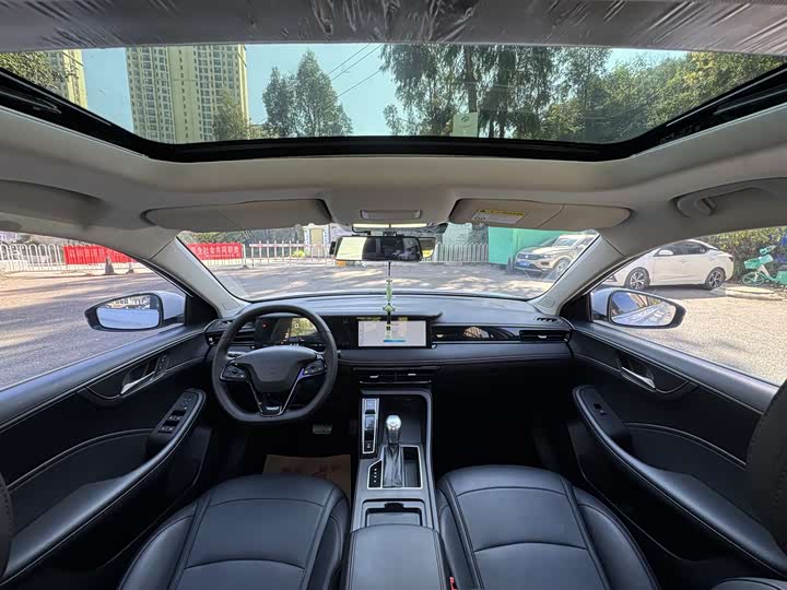 Фото 5 - Roewe i5