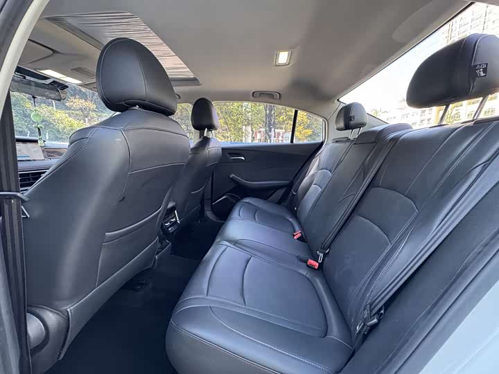 Фото 6 - Roewe i5