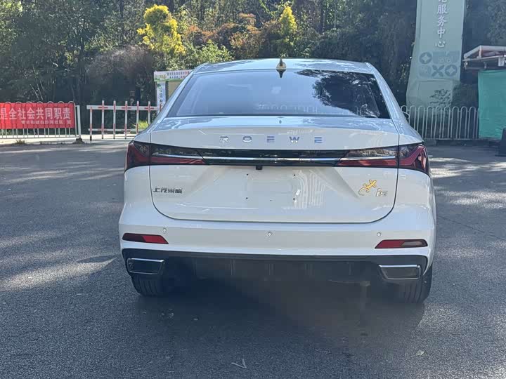 Фото 8 - Roewe i5