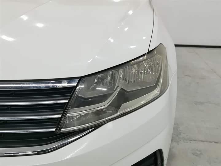 Фото 7 - Volkswagen Lavida