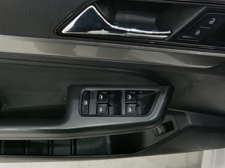 Фото 9 - Volkswagen Lavida